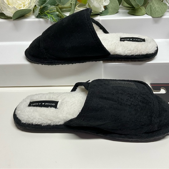 Lucky Brand Plush Black and White Slippers 5M - Picture 2 of 5
